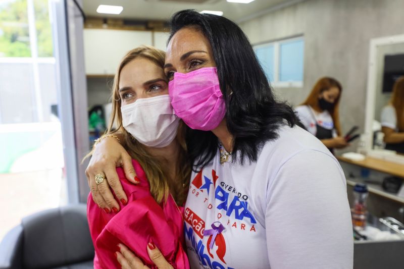 Governo promove ação de cidadania para trabalhadoras e frequentadoras do Ver-o-Peso <div class='credito_fotos'>Foto: Marcelo Seabra / Ag. Pará   |   <a href='/midias/2022/originais/12910_27dfcf3c-fecb-0b15-515c-39f40df8d4bb.jpg' download><i class='fa-solid fa-download'></i> Download</a></div>