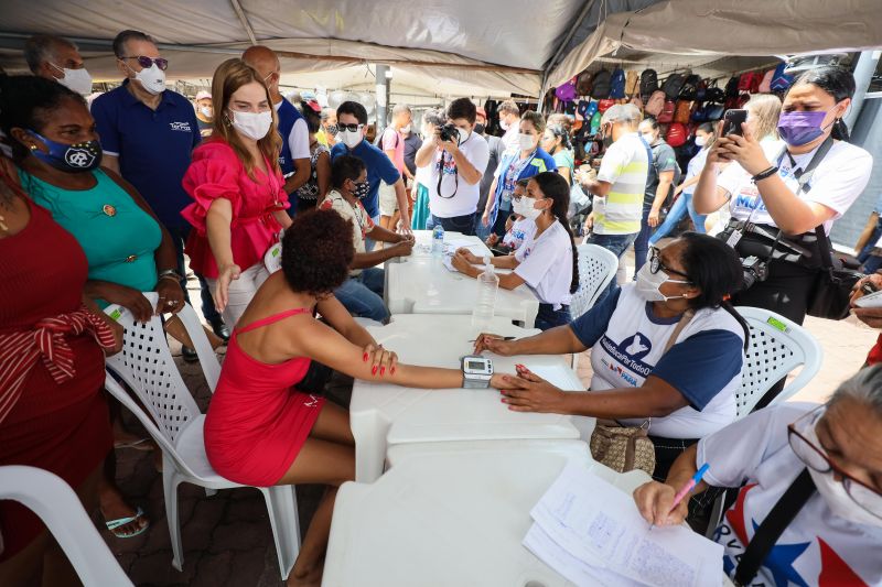 Governo promove ação de cidadania para trabalhadoras e frequentadoras do Ver-o-Peso <div class='credito_fotos'>Foto: Marcelo Seabra / Ag. Pará   |   <a href='/midias/2022/originais/12910_a6c16d3a-0a70-5f11-3db8-0d226569e3f3.jpg' download><i class='fa-solid fa-download'></i> Download</a></div>