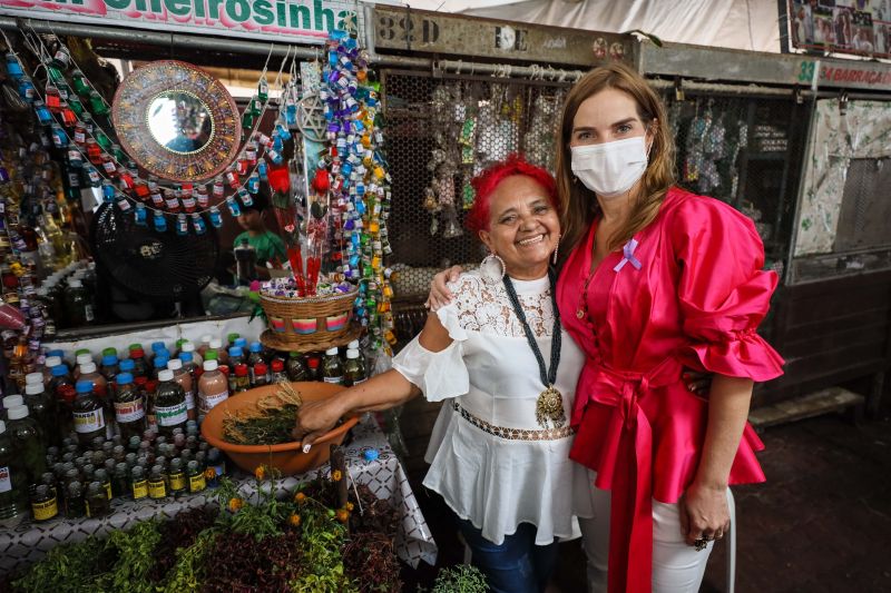 Governo promove ação de cidadania para trabalhadoras e frequentadoras do Ver-o-Peso <div class='credito_fotos'>Foto: Marcelo Seabra / Ag. Pará   |   <a href='/midias/2022/originais/12910_ad5063e3-3d08-a4a6-9f73-1f6dc207aff6.jpg' download><i class='fa-solid fa-download'></i> Download</a></div>