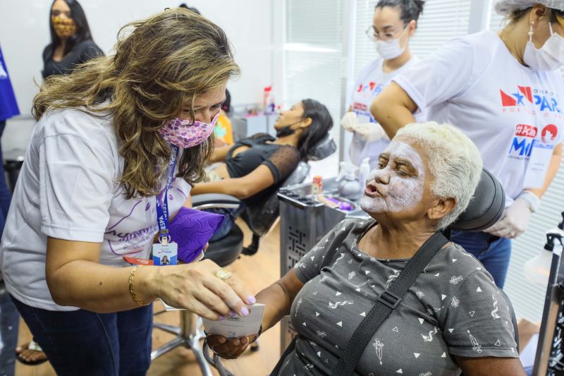 Governo promove ação de cidadania para trabalhadoras e frequentadoras do Ver-o-Peso <div class='credito_fotos'>Foto: Marcelo Seabra / Ag. Pará   |   <a href='/midias/2022/originais/12910_b2bb95aa-0658-c41a-f939-e1c9b383b590.jpg' download><i class='fa-solid fa-download'></i> Download</a></div>