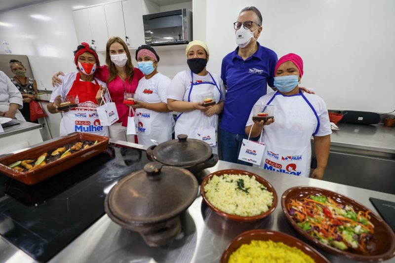 Governo promove ação de cidadania para trabalhadoras e frequentadoras do Ver-o-Peso <div class='credito_fotos'>Foto: Marcelo Seabra / Ag. Pará   |   <a href='/midias/2022/originais/12910_cebfb772-346d-fdde-8175-4f126c99763d.jpg' download><i class='fa-solid fa-download'></i> Download</a></div>