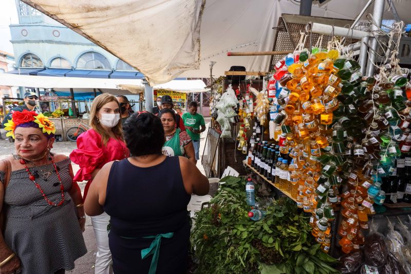 Governo promove ação de cidadania para trabalhadoras e frequentadoras do Ver-o-Peso <div class='credito_fotos'>Foto: Marcelo Seabra / Ag. Pará   |   <a href='/midias/2022/originais/12910_f68c7df4-3716-c5db-f8d6-b799dfe30371.jpg' download><i class='fa-solid fa-download'></i> Download</a></div>