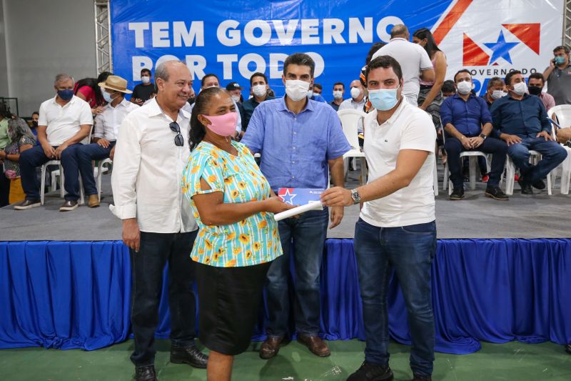 Em Marabá Governador Beneficios do Programa Sua Casa- Fotos Marco Santos <div class='credito_fotos'>Foto: Marco Santos / Ag. Pará   |   <a href='/midias/2022/originais/12945_7d9c18f3-b7d6-9cae-2764-2ccd1e3ebbba.jpg' download><i class='fa-solid fa-download'></i> Download</a></div>