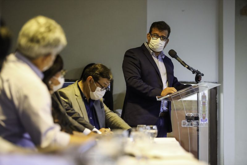 Forma Pará lança edital de credenciamento das especializações.
Clay Chagas, reitor da Uepa <div class='credito_fotos'>Foto: David Alves / Ag.Pará   |   <a href='/midias/2022/originais/13020_0ee0f613-3f77-7698-a1c0-7eb2774eb74c.jpg' download><i class='fa-solid fa-download'></i> Download</a></div>