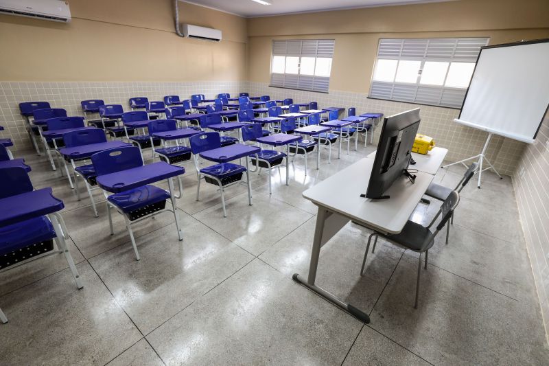 ESCOLA ESTADUAL DE ENSINO FUNDAMENTAL E MÉDIO BASÍLIO DE CARVALHO em Abaetetuba Fotos Marco Santos <div class='credito_fotos'>Foto: Marco Santos / Ag. Pará   |   <a href='/midias/2022/originais/13062_055167b9-4b4f-025e-7434-4fb60bbf5fd2.jpg' download><i class='fa-solid fa-download'></i> Download</a></div>