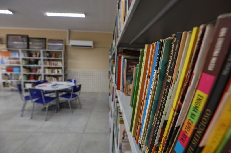 ESCOLA ESTADUAL DE ENSINO FUNDAMENTAL E MÉDIO BASÍLIO DE CARVALHO em Abaetetuba Fotos Marco Santos <div class='credito_fotos'>Foto: Marco Santos / Ag. Pará   |   <a href='/midias/2022/originais/13062_2812621d-a7e9-f668-dd51-31ecda55eb13.jpg' download><i class='fa-solid fa-download'></i> Download</a></div>