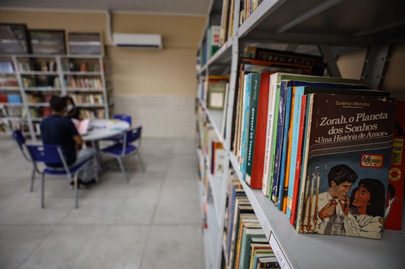 ESCOLA ESTADUAL DE ENSINO FUNDAMENTAL E MÉDIO BASÍLIO DE CARVALHO em Abaetetuba Fotos Marco Santos <div class='credito_fotos'>Foto: Marco Santos / Ag. Pará   |   <a href='/midias/2022/originais/13062_3cdf23fd-7261-0f96-3bc2-de030d7b0b7d.jpg' download><i class='fa-solid fa-download'></i> Download</a></div>