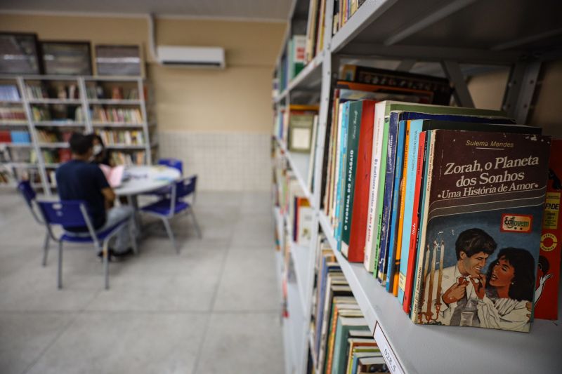 ESCOLA ESTADUAL DE ENSINO FUNDAMENTAL E MÉDIO BASÍLIO DE CARVALHO em Abaetetuba Fotos Marco Santos <div class='credito_fotos'>Foto: Marco Santos / Ag. Pará   |   <a href='/midias/2022/originais/13062_3db953d2-acd7-dbfa-4479-f11a53f71ace.jpg' download><i class='fa-solid fa-download'></i> Download</a></div>