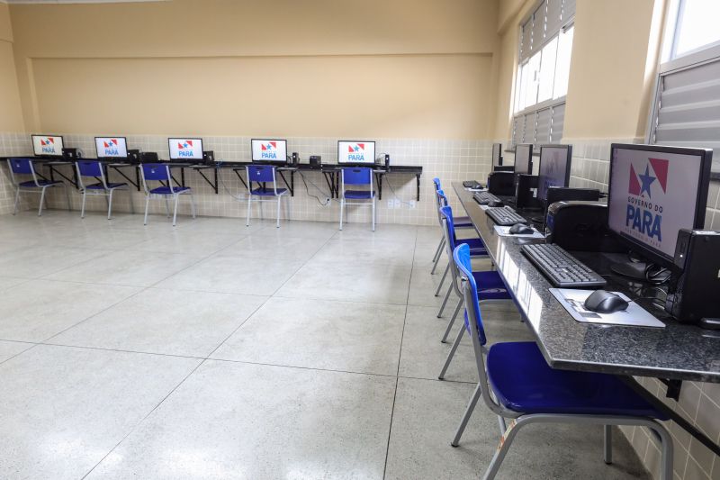 ESCOLA ESTADUAL DE ENSINO FUNDAMENTAL E MÉDIO BASÍLIO DE CARVALHO em Abaetetuba Fotos Marco Santos <div class='credito_fotos'>Foto: Marco Santos / Ag. Pará   |   <a href='/midias/2022/originais/13062_5e7b4081-38d2-4a7a-4a31-51cecad06738.jpg' download><i class='fa-solid fa-download'></i> Download</a></div>