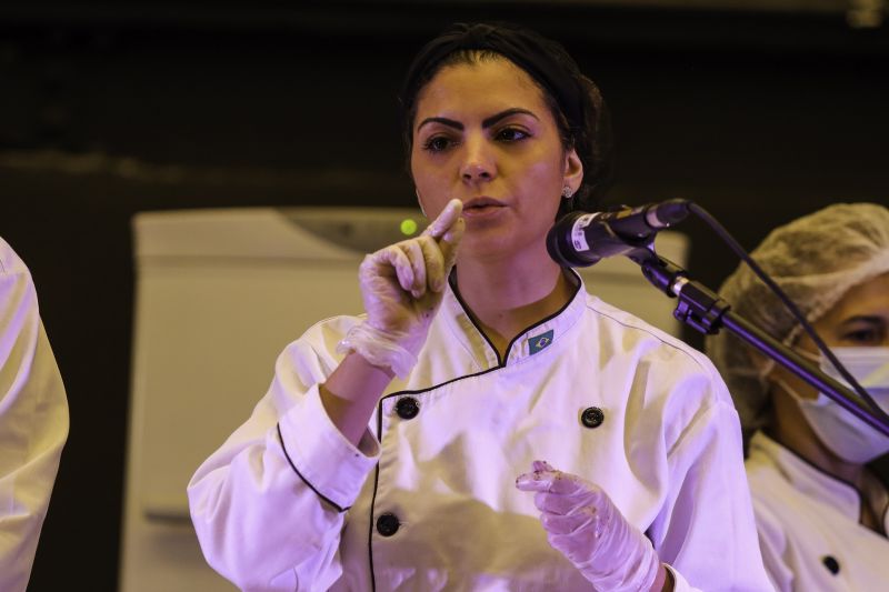 AULA SHOW /OVOS DE PÁSCOA/USIPAZ
Usipaz Cabanagem
profa. Luciana Ferreira (chef convidada); participantes da aula show <div class='credito_fotos'>Foto: David Alves / Ag.Pará   |   <a href='/midias/2022/originais/13074_9971616c-377c-a25d-75cc-290a49d43018.jpg' download><i class='fa-solid fa-download'></i> Download</a></div>