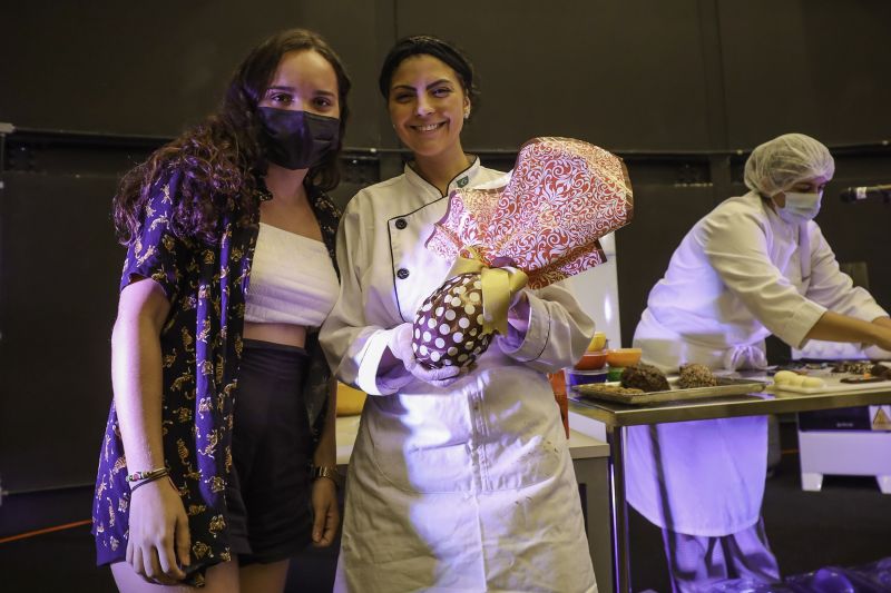 AULA SHOW /OVOS DE PÁSCOA/USIPAZ
Usipaz Cabanagem
profa. Luciana Ferreira (chef convidada); participantes da aula show <div class='credito_fotos'>Foto: David Alves / Ag.Pará   |   <a href='/midias/2022/originais/13074_bf2c391d-8a8b-6ac2-6320-9e6a237b3bd4.jpg' download><i class='fa-solid fa-download'></i> Download</a></div>