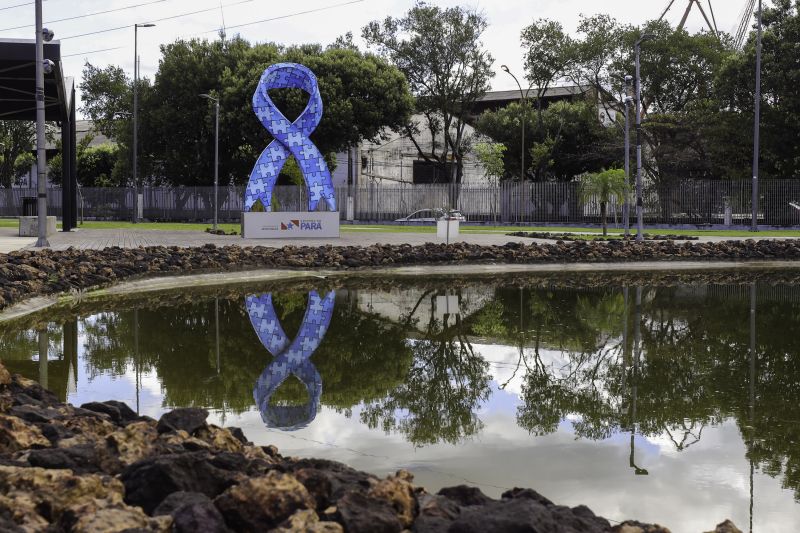 Dia 2 de abril é o Dia Mundial de Conscientização do Autismo e por isso há a campanha Abril Azul, voltada para a conscientização sobre o transtorno do espectro autista. Monumento no espaço Belém Porto Futuro <div class='credito_fotos'>Foto: David Alves / Ag.Pará   |   <a href='/midias/2022/originais/13075_007a5a1c-7388-33d7-c43a-17831de9095b.jpg' download><i class='fa-solid fa-download'></i> Download</a></div>