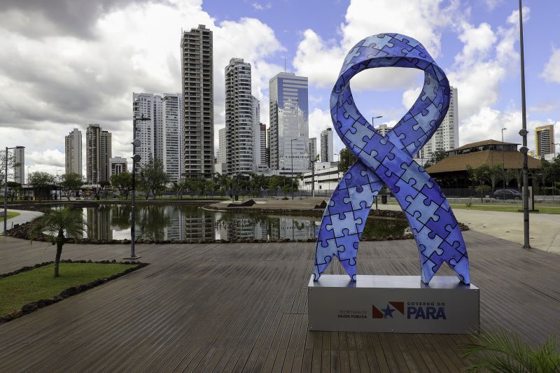 Dia 2 de abril é o Dia Mundial de Conscientização do Autismo e por isso há a campanha Abril Azul, voltada para a conscientização sobre o transtorno do espectro autista. Monumento no espaço Belém Porto Futuro <div class='credito_fotos'>Foto: David Alves / Ag.Pará   |   <a href='/midias/2022/originais/13075_9cbc8913-e57c-cde4-ba0c-29578cf829ba.jpg' download><i class='fa-solid fa-download'></i> Download</a></div>