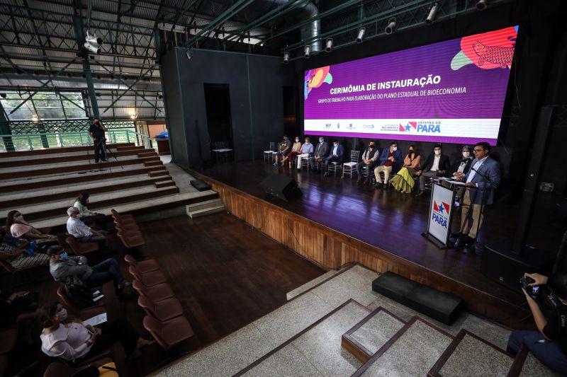 Cerimônia de instauração do grupo de trabalho para elaboração do Plano Estadual de Bioeconomia - Rodrigo Pinheiro AgPará <div class='credito_fotos'>Foto: Rodrigo Pinheiro / Ag.Pará   |   <a href='/midias/2022/originais/14087_461118e9-0249-e3ef-4075-e3697be4eeda.jpg' download><i class='fa-solid fa-download'></i> Download</a></div>