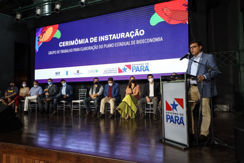 Cerimônia de instauração do grupo de trabalho para elaboração do Plano Estadual de Bioeconomia - Rodrigo Pinheiro AgPará <div class='credito_fotos'>Foto: Rodrigo Pinheiro / Ag.Pará   |   <a href='/midias/2022/originais/14087_6d476362-742f-1da6-75f7-c4868d55c5f4.jpg' download><i class='fa-solid fa-download'></i> Download</a></div>