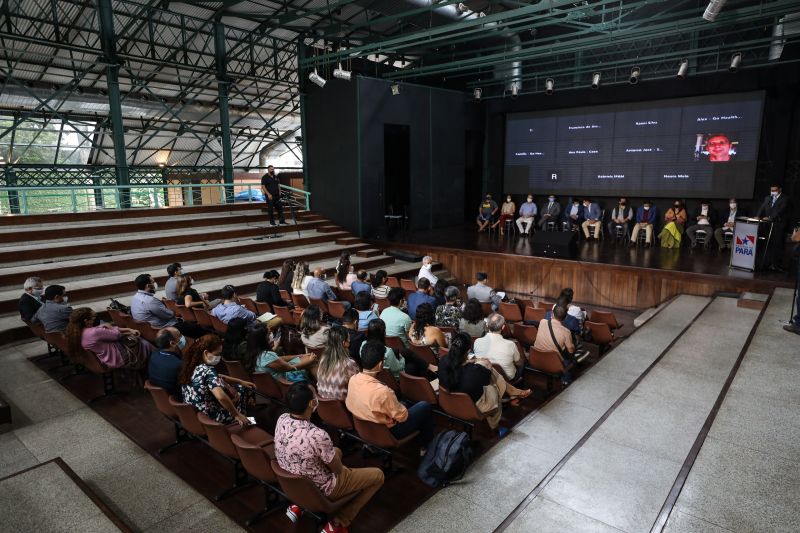 Cerimônia de instauração do grupo de trabalho para elaboração do Plano Estadual de Bioeconomia - Rodrigo Pinheiro AgPará <div class='credito_fotos'>Foto: Rodrigo Pinheiro / Ag.Pará   |   <a href='/midias/2022/originais/14087_eab3a27e-c59f-faaa-2f3b-b90203f3dfe5.jpg' download><i class='fa-solid fa-download'></i> Download</a></div>