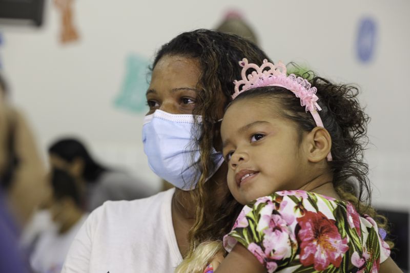 Pré-matrícula para a Creche Prof. Orlando Bitar, o espaço de aprendizagem entregue pelo Governo do Estado amplia o número de vagas na educação infantil
Diarista Claudiane Silva - Maria Vitória, 2 anos e 6 meses <div class='credito_fotos'>Foto: David Alves / Ag.Pará   |   <a href='/midias/2022/originais/14125_4bc39192-a8b1-e600-43c7-cad6dd482291.jpg' download><i class='fa-solid fa-download'></i> Download</a></div>