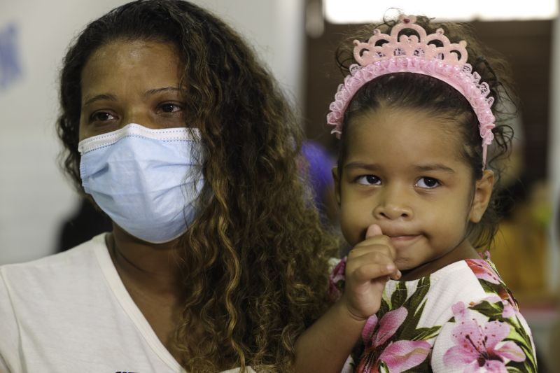 Pré-matrícula para a Creche Prof. Orlando Bitar, o espaço de aprendizagem entregue pelo Governo do Estado amplia o número de vagas na educação infantil
Diarista Claudiane Silva - Maria Vitória, 2 anos e 6 meses <div class='credito_fotos'>Foto: David Alves / Ag.Pará   |   <a href='/midias/2022/originais/14125_8f3c223a-8e50-85b0-d167-1a3537c9214c.jpg' download><i class='fa-solid fa-download'></i> Download</a></div>