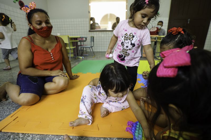 Pré-matrícula para a Creche Prof. Orlando Bitar, o espaço de aprendizagem entregue pelo Governo do Estado amplia o número de vagas na educação infantil
Nelma Rodrigues- estudante universitária - Hadassa, 2 anos <div class='credito_fotos'>Foto: David Alves / Ag.Pará   |   <a href='/midias/2022/originais/14125_9af9283f-cda4-02df-fc6d-3f1b9e9ff053.jpg' download><i class='fa-solid fa-download'></i> Download</a></div>