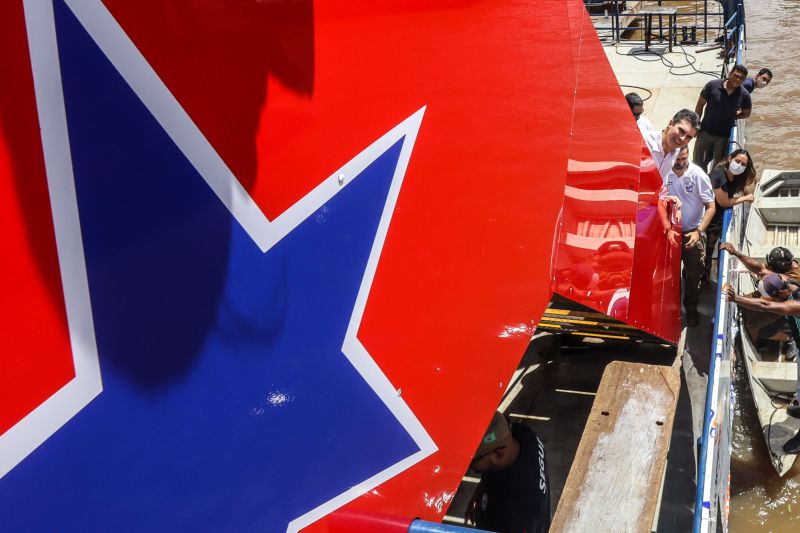 Governador Helder Barbalho visita instalações da Base integrada fluvial Antônio Lemos em belém- Fotos Marco Santos_ Ag Pará <div class='credito_fotos'>Foto: Marco Santos / Ag. Pará &nbsp;&nbsp;|&nbsp;&nbsp; <a href='/midias/2022/originais/14156_021986a6-f566-1fad-7c05-00f1fc978cac.jpg' download><i class='fa-solid fa-download'></i> Download</a></div>