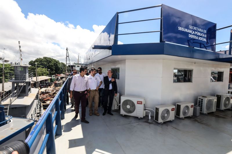 Governador Helder Barbalho visita instalações da Base integrada fluvial Antônio Lemos em belém- Fotos Marco Santos_ Ag Pará <div class='credito_fotos'>Foto: Marco Santos / Ag. Pará &nbsp;&nbsp;|&nbsp;&nbsp; <a href='/midias/2022/originais/14156_45e1adaa-41c4-7bc6-c09a-4c6a7244b559.jpg' download><i class='fa-solid fa-download'></i> Download</a></div>