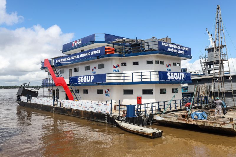 Governador Helder Barbalho visita instalações da Base integrada fluvial Antônio Lemos em belém- Fotos Marco Santos_ Ag Pará <div class='credito_fotos'>Foto: Marco Santos / Ag. Pará &nbsp;&nbsp;|&nbsp;&nbsp; <a href='/midias/2022/originais/14156_f91bdb87-ec3c-5363-217f-72a483724f20.jpg' download><i class='fa-solid fa-download'></i> Download</a></div>