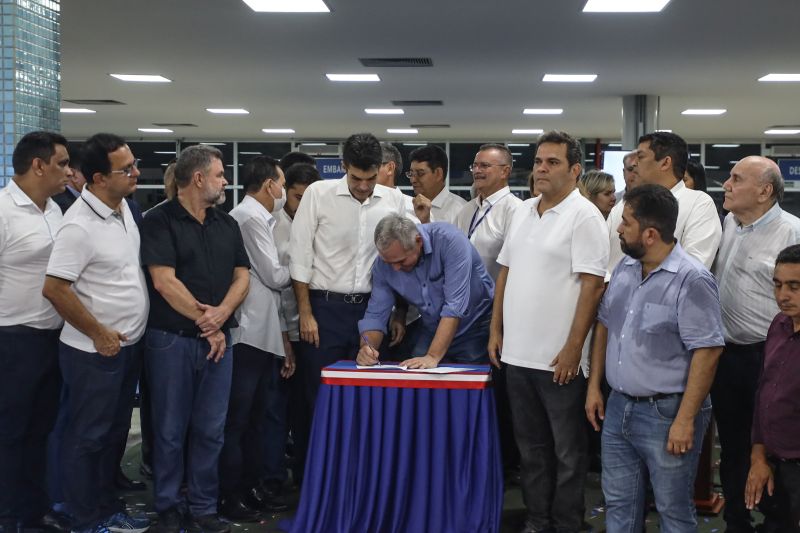 ASSINATURA CONVÊNIO PAVIMENTAÇÃO RECAPEAMENTO VIAS SANTARÉM - Rodrigo Pinheiro/AGPARA <div class='credito_fotos'>Foto: Rodrigo Pinheiro / Ag.Pará | <a href='/midias/2022/originais/14190_71f9c2df-e514-0a0f-4290-db395b391e0e.jpg' download><i class='fa-solid fa-download'></i> Download</a></div>