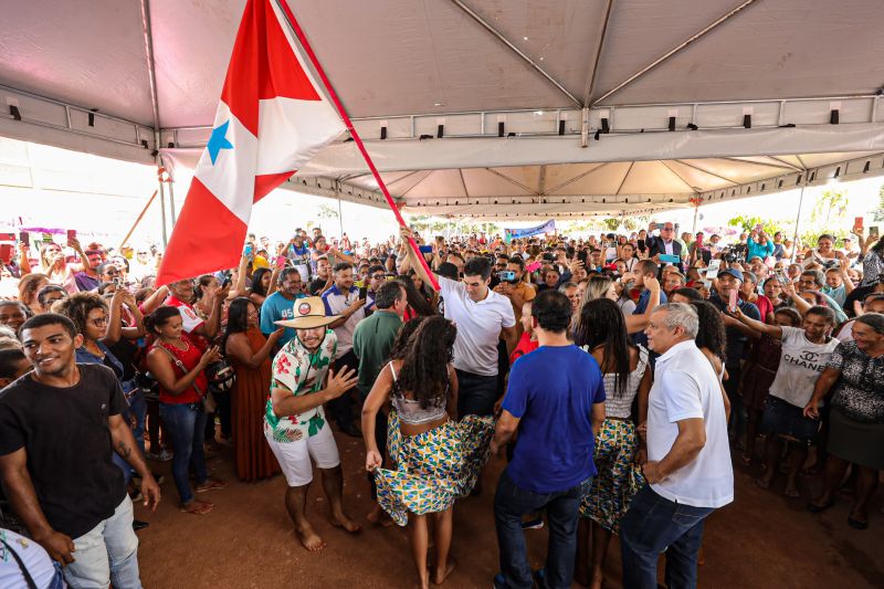 Governador entrega Cesta básica e Benefício Recomeçar-Cidade de Dom Eliseu 
FOTOS: ALEX RIBEIRO/AGPARÁ <div class='credito_fotos'>Foto: Alex Ribeiro / Ag. Pará   |   <a href='/midias/2022/originais/14203_399eb27f-cd98-6c08-85e6-fc187024eae6.jpg' download><i class='fa-solid fa-download'></i> Download</a></div>