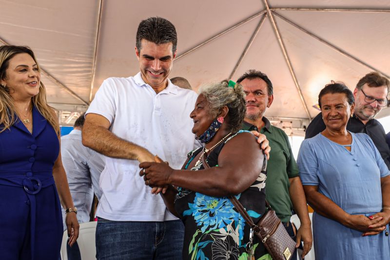 Governador entrega Cesta básica e Benefício Recomeçar-Cidade de Dom Eliseu 
FOTOS: ALEX RIBEIRO/AGPARÁ <div class='credito_fotos'>Foto: Alex Ribeiro / Ag. Pará   |   <a href='/midias/2022/originais/14203_8cbeb20f-2079-78d0-cf34-69ad4b326e26.jpg' download><i class='fa-solid fa-download'></i> Download</a></div>