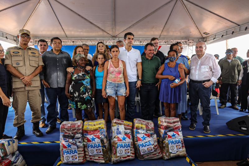 Governador entrega Cesta básica e Benefício Recomeçar-Cidade de Dom Eliseu 
FOTOS: ALEX RIBEIRO/AGPARÁ <div class='credito_fotos'>Foto: Alex Ribeiro / Ag. Pará   |   <a href='/midias/2022/originais/14203_e29dc5a1-a938-2927-2b2c-e73c4cacca36.jpg' download><i class='fa-solid fa-download'></i> Download</a></div>