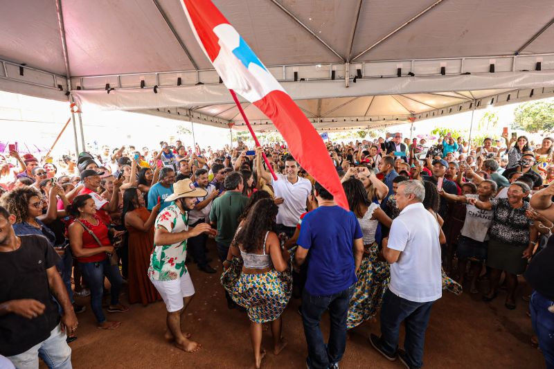 Governador entrega Cesta básica e Benefício Recomeçar-Cidade de Dom Eliseu 
FOTOS: ALEX RIBEIRO/AGPARÁ <div class='credito_fotos'>Foto: Alex Ribeiro / Ag. Pará   |   <a href='/midias/2022/originais/14203_fe2ba0fd-59de-81c5-f1d6-e2e4e7993db6.jpg' download><i class='fa-solid fa-download'></i> Download</a></div>