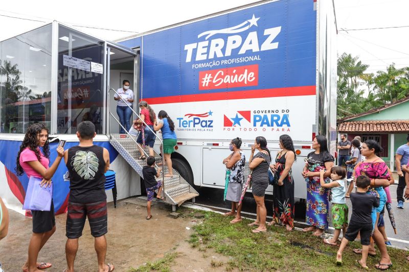 Agenda em Bragança, títulos de terra, viatura pro mulher, ambulância, ação saúde TerPaz - foto Bruno Cecim - Ag.Pará <div class='credito_fotos'>Foto: Bruno Cecim / Ag.Pará   |   <a href='/midias/2022/originais/14352_04f47e17-12d5-12da-25cb-21039dc79d03.jpg' download><i class='fa-solid fa-download'></i> Download</a></div>