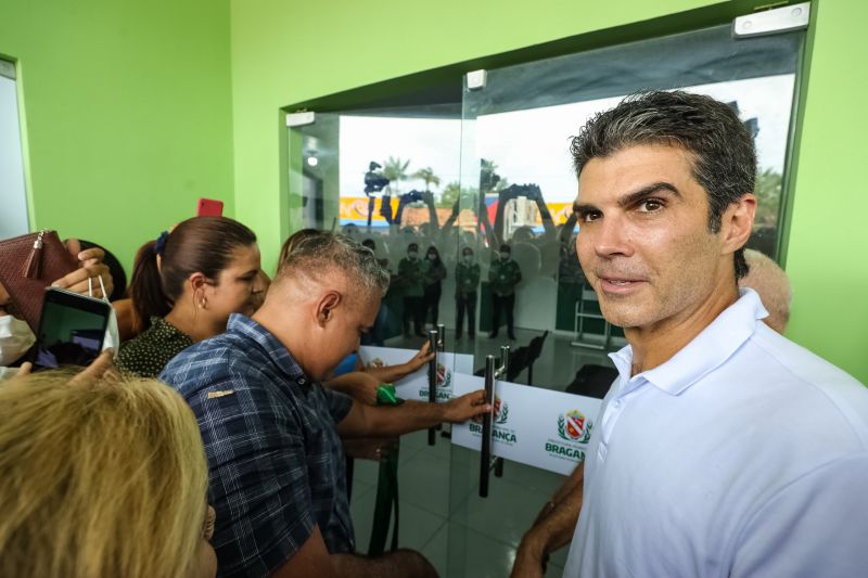 Agenda em Bragança, títulos de terra, viatura pro mulher, ambulância, ação saúde TerPaz - foto Bruno Cecim - Ag.Pará <div class='credito_fotos'>Foto: Bruno Cecim / Ag.Pará   |   <a href='/midias/2022/originais/14352_11c03a06-b46d-cd64-9385-0b7863d10a92.jpg' download><i class='fa-solid fa-download'></i> Download</a></div>