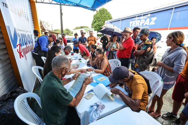 Agenda em Bragança, títulos de terra, viatura pro mulher, ambulância, ação saúde TerPaz - foto Bruno Cecim - Ag.Pará <div class='credito_fotos'>Foto: Bruno Cecim / Ag.Pará   |   <a href='/midias/2022/originais/14352_24954079-5f8e-0553-2883-12a88b215be4.jpg' download><i class='fa-solid fa-download'></i> Download</a></div>