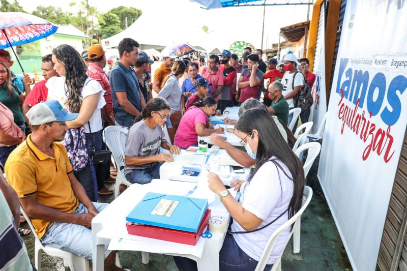 Agenda em Bragança, títulos de terra, viatura pro mulher, ambulância, ação saúde TerPaz - foto Bruno Cecim - Ag.Pará <div class='credito_fotos'>Foto: Bruno Cecim / Ag.Pará   |   <a href='/midias/2022/originais/14352_2fc46c80-9ec1-5cbe-095e-d7b937e57134.jpg' download><i class='fa-solid fa-download'></i> Download</a></div>