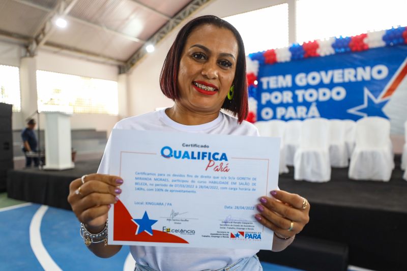 Goreth de Miranda - professora (habilidades em salão de beleza) <div class='credito_fotos'>Foto: Rodrigo Pinheiro / Ag.Pará   |   <a href='/midias/2022/originais/14376_8187e1a9-952c-7620-24d1-7f2fbae03a46.jpg' download><i class='fa-solid fa-download'></i> Download</a></div>