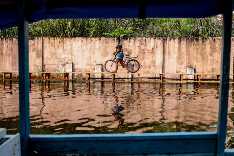 Município de Oriximiná - Cheia do Rio Trombetas - Agenda da Primeira  Dama - Fotos Bruno Cecim/ AGPARÁ <div class='credito_fotos'>Foto: Bruno Cecim / Ag.Pará   |   <a href='/midias/2022/originais/14420_96cfdc65-359f-c6a1-b92a-8de49662a0b2.jpg' download><i class='fa-solid fa-download'></i> Download</a></div>