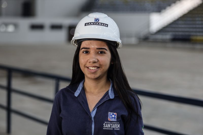 Grazieli Tavares engenheiro civil responsável pela obra de ampliação do ginásio poliesportivo de Stm <div class='credito_fotos'>Foto: Marco Santos / Ag. Pará   |   <a href='/midias/2022/originais/14538_9856173f-ac47-33d2-3527-872ba80b2854.jpg' download><i class='fa-solid fa-download'></i> Download</a></div>