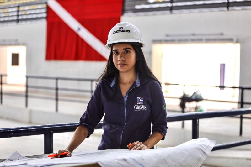 Grazieli Tavares engenheiro civil responsável pela obra de ampliação do ginásio poliesportivo de Stm <div class='credito_fotos'>Foto: Marco Santos / Ag. Pará   |   <a href='/midias/2022/originais/14538_9ea03058-5ff8-cfc7-4502-d1bfe3885e4a.jpg' download><i class='fa-solid fa-download'></i> Download</a></div>