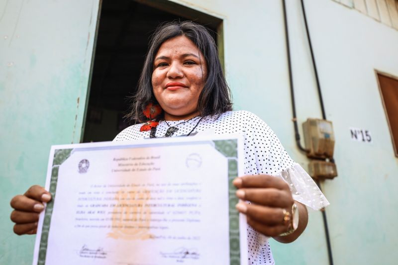 ELISA AKAI WUI MUNDURUKU LICENCIATURA INTERCULTURAL INDÍGENA JACAREACANGA - Rodrigo Pinheiro AgPará <div class='credito_fotos'>Foto: Rodrigo Pinheiro / Ag.Pará   |   <a href='/midias/2022/originais/14558_5ff2eee5-f2a2-8039-11d8-c0a33683bb94.jpg' download><i class='fa-solid fa-download'></i> Download</a></div>