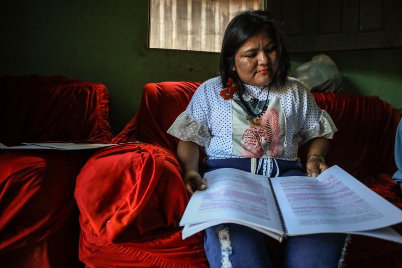 ELISA AKAI WUI MUNDURUKU LICENCIATURA INTERCULTURAL INDÍGENA JACAREACANGA - Rodrigo Pinheiro AgPará <div class='credito_fotos'>Foto: Rodrigo Pinheiro / Ag.Pará   |   <a href='/midias/2022/originais/14558_ba591d88-5775-8683-ec05-9f0e9035252f.jpg' download><i class='fa-solid fa-download'></i> Download</a></div>