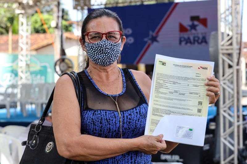 Titulo de terras- Maria Silvia, moradora de igarapéapara Capanema <div class='credito_fotos'>Foto: Marco Santos / Ag. Pará   |   <a href='/midias/2022/originais/14599_f464db0d-c9aa-a290-cd25-e83162de73e9.jpg' download><i class='fa-solid fa-download'></i> Download</a></div>