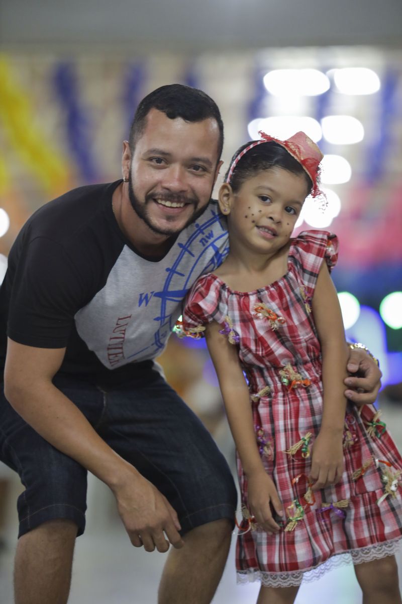 Raphael Oliveira e sua filha <div class='credito_fotos'>Foto: Pedro Guerreiro / Ag. Pará   |   <a href='/midias/2022/originais/14612_43f7bbed-39bb-9d5a-0446-2a33b004b875.jpg' download><i class='fa-solid fa-download'></i> Download</a></div>