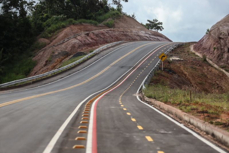 Imagens da Avenida Elis Ribeiro Pinto (novo nome da Avenida Moaçara), em Santarém - Rodrigo Pinheiro AgPará
 <div class='credito_fotos'>Foto: Rodrigo Pinheiro / Ag.Pará   |   <a href='/midias/2022/originais/14756_a01279e8-fffe-0e66-743f-561893e18f00.jpg' download><i class='fa-solid fa-download'></i> Download</a></div>