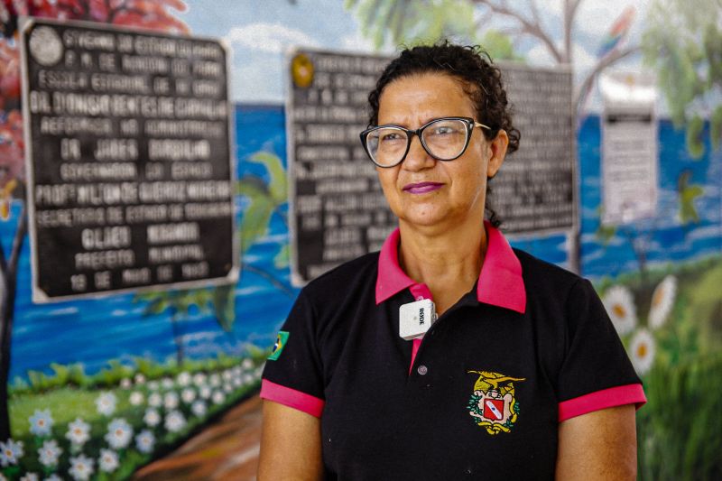 Maria de Fátima Braga Leite - Diretora da Escola e Ex-Aluna <div class='credito_fotos'>Foto: Thalmus Gama / Ag. Pará   |   <a href='/midias/2022/originais/14757_b8e9d259-ddd8-fcd6-8266-df147c8e5ba7.jpg' download><i class='fa-solid fa-download'></i> Download</a></div>