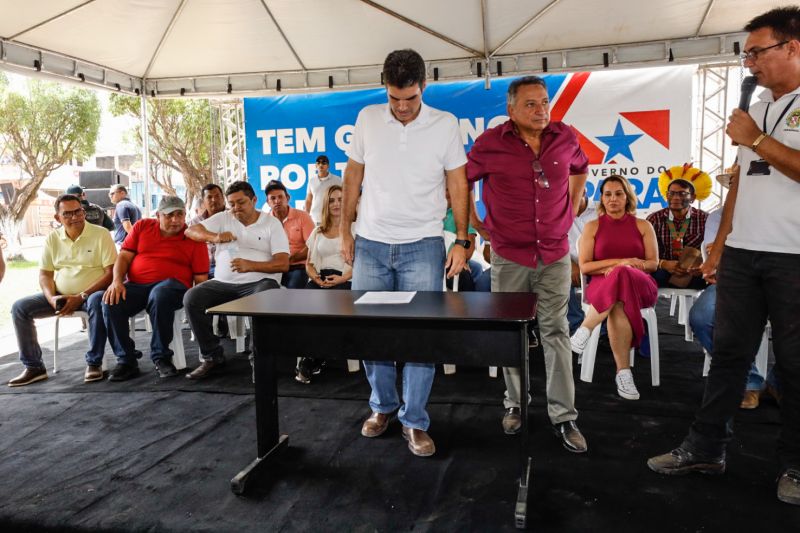 Governador assinatura de convênio de serviço da Escola do Distrito do Taboca
Assinatura de convênio da Reconstrução da Praça e da Quadra do Triângulo
Entrega de Pá Carregadeira e Caminhão Basculante FT Alex Ribeiro Ag Pará <div class='credito_fotos'>Foto: Alex Ribeiro / Ag. Pará   |   <a href='/midias/2022/originais/14761_1ec120ef-88c1-93b7-7de9-cbefdcb45209.jpg' download><i class='fa-solid fa-download'></i> Download</a></div>