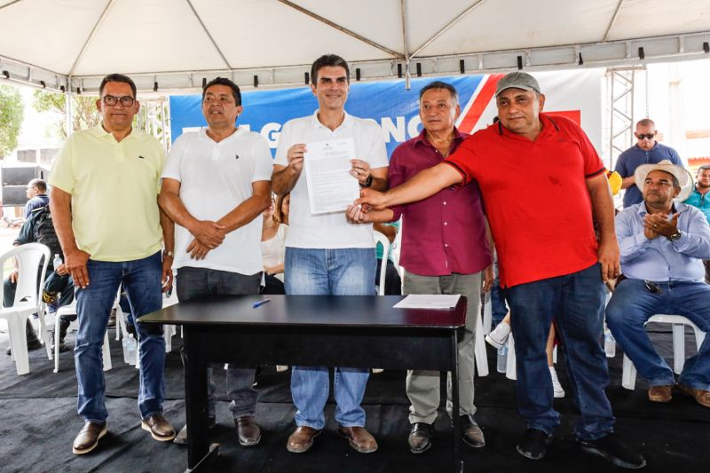 Governador assinatura de convênio de serviço da Escola do Distrito do Taboca
Assinatura de convênio da Reconstrução da Praça e da Quadra do Triângulo
Entrega de Pá Carregadeira e Caminhão Basculante FT Alex Ribeiro Ag Pará <div class='credito_fotos'>Foto: Alex Ribeiro / Ag. Pará   |   <a href='/midias/2022/originais/14761_211a70d5-1694-c188-95de-780019f84845.jpg' download><i class='fa-solid fa-download'></i> Download</a></div>