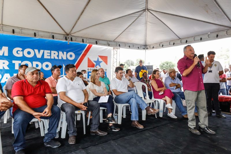 Governador assinatura de convênio de serviço da Escola do Distrito do Taboca
Assinatura de convênio da Reconstrução da Praça e da Quadra do Triângulo
Entrega de Pá Carregadeira e Caminhão Basculante FT Alex Ribeiro Ag Pará <div class='credito_fotos'>Foto: Alex Ribeiro / Ag. Pará   |   <a href='/midias/2022/originais/14761_5afc55e4-b41b-e7dd-f645-efc28ebb6345.jpg' download><i class='fa-solid fa-download'></i> Download</a></div>