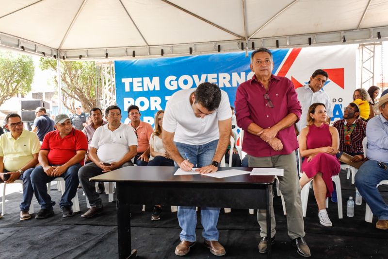 Governador assinatura de convênio de serviço da Escola do Distrito do Taboca
Assinatura de convênio da Reconstrução da Praça e da Quadra do Triângulo
Entrega de Pá Carregadeira e Caminhão Basculante FT Alex Ribeiro Ag Pará <div class='credito_fotos'>Foto: Alex Ribeiro / Ag. Pará   |   <a href='/midias/2022/originais/14761_73f6a0a8-89a3-86c6-a415-a15f5d2b52d9.jpg' download><i class='fa-solid fa-download'></i> Download</a></div>