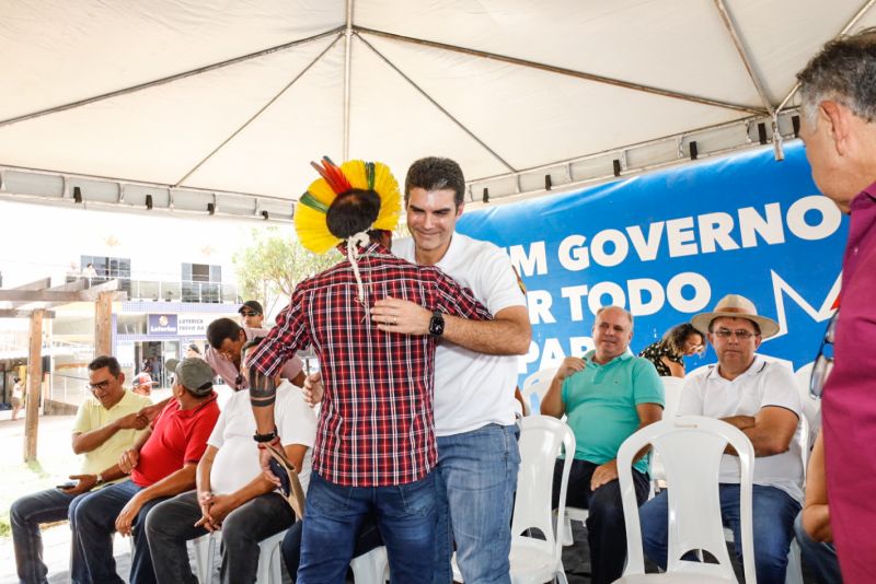 Governador assinatura de convênio de serviço da Escola do Distrito do Taboca
Assinatura de convênio da Reconstrução da Praça e da Quadra do Triângulo
Entrega de Pá Carregadeira e Caminhão Basculante FT Alex Ribeiro Ag Pará <div class='credito_fotos'>Foto: Alex Ribeiro / Ag. Pará   |   <a href='/midias/2022/originais/14761_d5d86520-8ae0-c8b2-f5bc-20b59c65b220.jpg' download><i class='fa-solid fa-download'></i> Download</a></div>